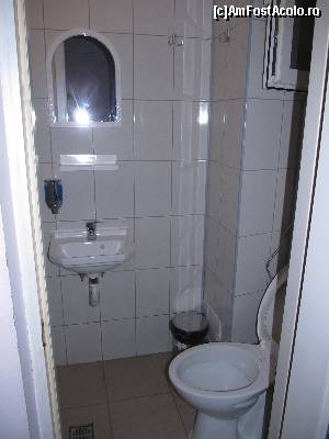 [P20] Hotel Basarab- camera 2- baia » foto by luciaoradea
 - 
<span class="allrVoted glyphicon glyphicon-heart hidden" id="av640903"></span>
<a class="m-l-10 hidden" id="sv640903" onclick="voting_Foto_DelVot(,640903,18839)" role="button">șterge vot <span class="glyphicon glyphicon-remove"></span></a>
<a id="v9640903" class=" c-red"  onclick="voting_Foto_SetVot(640903)" role="button"><span class="glyphicon glyphicon-heart-empty"></span> <b>LIKE</b> = Votează poza</a> <img class="hidden"  id="f640903W9" src="/imagini/loader.gif" border="0" /><span class="AjErrMes hidden" id="e640903ErM"></span>