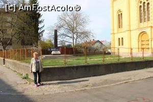 [P54] Carei, Sinagoga neologă, În stânga este un obelisc din marmură ridicat în memoria victimelor holocaustului și doamna care are grijă de sinagogă » foto by mprofeanu
 - 
<span class="allrVoted glyphicon glyphicon-heart hidden" id="av1069689"></span>
<a class="m-l-10 hidden" id="sv1069689" onclick="voting_Foto_DelVot(,1069689,18846)" role="button">șterge vot <span class="glyphicon glyphicon-remove"></span></a>
<a id="v91069689" class=" c-red"  onclick="voting_Foto_SetVot(1069689)" role="button"><span class="glyphicon glyphicon-heart-empty"></span> <b>LIKE</b> = Votează poza</a> <img class="hidden"  id="f1069689W9" src="/imagini/loader.gif" border="0" /><span class="AjErrMes hidden" id="e1069689ErM"></span>
