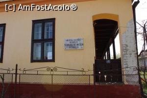 [P21] Petrești, Muzeul Şvăbesc văzut din șosea, detaliu » foto by mprofeanu
 - 
<span class="allrVoted glyphicon glyphicon-heart hidden" id="av1077286"></span>
<a class="m-l-10 hidden" id="sv1077286" onclick="voting_Foto_DelVot(,1077286,18846)" role="button">șterge vot <span class="glyphicon glyphicon-remove"></span></a>
<a id="v91077286" class=" c-red"  onclick="voting_Foto_SetVot(1077286)" role="button"><span class="glyphicon glyphicon-heart-empty"></span> <b>LIKE</b> = Votează poza</a> <img class="hidden"  id="f1077286W9" src="/imagini/loader.gif" border="0" /><span class="AjErrMes hidden" id="e1077286ErM"></span>