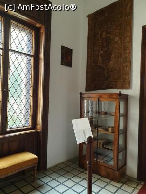 [P12] <strong>Primul antreu</strong> are dimensiuni mici, amenajat cu mobilier simplu si putine piese de mobilier si are functionalitatea unei sali de asteptare pentru vizitatori. » foto by geani anto
 - 
<span class="allrVoted glyphicon glyphicon-heart hidden" id="av1203516"></span>
<a class="m-l-10 hidden" id="sv1203516" onclick="voting_Foto_DelVot(,1203516,18846)" role="button">șterge vot <span class="glyphicon glyphicon-remove"></span></a>
<a id="v91203516" class=" c-red"  onclick="voting_Foto_SetVot(1203516)" role="button"><span class="glyphicon glyphicon-heart-empty"></span> <b>LIKE</b> = Votează poza</a> <img class="hidden"  id="f1203516W9" src="/imagini/loader.gif" border="0" /><span class="AjErrMes hidden" id="e1203516ErM"></span>