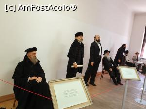 [P48] <strong>Camera figurilor de ceara</strong>: contele Gyula Károlyi, prim-ministru al Ungariei, contele Istvan Károlyi, membru al Academiei de Stiinte Maghaire, cel care a reconstruit castelul in forma actuala. » foto by geani anto
 - 
<span class="allrVoted glyphicon glyphicon-heart hidden" id="av1203552"></span>
<a class="m-l-10 hidden" id="sv1203552" onclick="voting_Foto_DelVot(,1203552,18846)" role="button">șterge vot <span class="glyphicon glyphicon-remove"></span></a>
<a id="v91203552" class=" c-red"  onclick="voting_Foto_SetVot(1203552)" role="button"><span class="glyphicon glyphicon-heart-empty"></span> <b>LIKE</b> = Votează poza</a> <img class="hidden"  id="f1203552W9" src="/imagini/loader.gif" border="0" /><span class="AjErrMes hidden" id="e1203552ErM"></span>