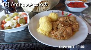 [P09] Tochitura cu salata de murături » foto by ungureanica
 - 
<span class="allrVoted glyphicon glyphicon-heart hidden" id="av959778"></span>
<a class="m-l-10 hidden" id="sv959778" onclick="voting_Foto_DelVot(,959778,18858)" role="button">șterge vot <span class="glyphicon glyphicon-remove"></span></a>
<a id="v9959778" class=" c-red"  onclick="voting_Foto_SetVot(959778)" role="button"><span class="glyphicon glyphicon-heart-empty"></span> <b>LIKE</b> = Votează poza</a> <img class="hidden"  id="f959778W9" src="/imagini/loader.gif" border="0" /><span class="AjErrMes hidden" id="e959778ErM"></span>