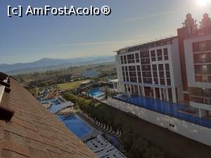 [P19] 19. Cele două piscine văzute din balconul nostru. Cea din stânga este a hotelului „nostru”, cealaltă a hotelului vecin.  » foto by doinafil
 - 
<span class="allrVoted glyphicon glyphicon-heart hidden" id="av1118332"></span>
<a class="m-l-10 hidden" id="sv1118332" onclick="voting_Foto_DelVot(,1118332,18892)" role="button">șterge vot <span class="glyphicon glyphicon-remove"></span></a>
<a id="v91118332" class=" c-red"  onclick="voting_Foto_SetVot(1118332)" role="button"><span class="glyphicon glyphicon-heart-empty"></span> <b>LIKE</b> = Votează poza</a> <img class="hidden"  id="f1118332W9" src="/imagini/loader.gif" border="0" /><span class="AjErrMes hidden" id="e1118332ErM"></span>