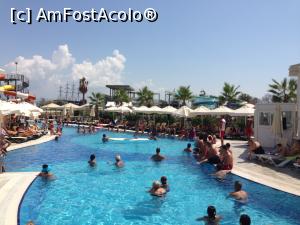 [P09] Piscina este foarte larga si lunga, de-a lungul celor 3 corpuri mari ale hotelului!  » foto by vali_bob*
 - 
<span class="allrVoted glyphicon glyphicon-heart hidden" id="av877587"></span>
<a class="m-l-10 hidden" id="sv877587" onclick="voting_Foto_DelVot(,877587,18892)" role="button">șterge vot <span class="glyphicon glyphicon-remove"></span></a>
<a id="v9877587" class=" c-red"  onclick="voting_Foto_SetVot(877587)" role="button"><span class="glyphicon glyphicon-heart-empty"></span> <b>LIKE</b> = Votează poza</a> <img class="hidden"  id="f877587W9" src="/imagini/loader.gif" border="0" /><span class="AjErrMes hidden" id="e877587ErM"></span>