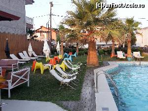 [P01] O parte a piscinei + curtea interioara cu sezlonguri si bar.  » foto by Oana Elena
 - 
<span class="allrVoted glyphicon glyphicon-heart hidden" id="av645736"></span>
<a class="m-l-10 hidden" id="sv645736" onclick="voting_Foto_DelVot(,645736,18895)" role="button">șterge vot <span class="glyphicon glyphicon-remove"></span></a>
<a id="v9645736" class=" c-red"  onclick="voting_Foto_SetVot(645736)" role="button"><span class="glyphicon glyphicon-heart-empty"></span> <b>LIKE</b> = Votează poza</a> <img class="hidden"  id="f645736W9" src="/imagini/loader.gif" border="0" /><span class="AjErrMes hidden" id="e645736ErM"></span>