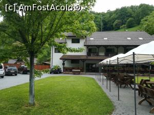 [P04] Pensiunea Floare de Colț - Curtea din fața pensiunii » foto by Mika
 - 
<span class="allrVoted glyphicon glyphicon-heart hidden" id="av1227000"></span>
<a class="m-l-10 hidden" id="sv1227000" onclick="voting_Foto_DelVot(,1227000,18901)" role="button">șterge vot <span class="glyphicon glyphicon-remove"></span></a>
<a id="v91227000" class=" c-red"  onclick="voting_Foto_SetVot(1227000)" role="button"><span class="glyphicon glyphicon-heart-empty"></span> <b>LIKE</b> = Votează poza</a> <img class="hidden"  id="f1227000W9" src="/imagini/loader.gif" border="0" /><span class="AjErrMes hidden" id="e1227000ErM"></span>