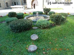 [P33] Castelul Cantacuzino - Mica fantana arteziana din curtea interioara » foto by Paty
 - 
<span class="allrVoted glyphicon glyphicon-heart hidden" id="av376395"></span>
<a class="m-l-10 hidden" id="sv376395" onclick="voting_Foto_DelVot(,376395,18916)" role="button">șterge vot <span class="glyphicon glyphicon-remove"></span></a>
<a id="v9376395" class=" c-red"  onclick="voting_Foto_SetVot(376395)" role="button"><span class="glyphicon glyphicon-heart-empty"></span> <b>LIKE</b> = Votează poza</a> <img class="hidden"  id="f376395W9" src="/imagini/loader.gif" border="0" /><span class="AjErrMes hidden" id="e376395ErM"></span>