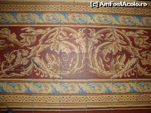 [P13] Pardoseala din Holul Central are pe margine un brâu decorat cu motivul dragonului, animal ce simbolizează puterea.  » foto by Floryn81
 - 
<span class="allrVoted glyphicon glyphicon-heart hidden" id="av639112"></span>
<a class="m-l-10 hidden" id="sv639112" onclick="voting_Foto_DelVot(,639112,18916)" role="button">șterge vot <span class="glyphicon glyphicon-remove"></span></a>
<a id="v9639112" class=" c-red"  onclick="voting_Foto_SetVot(639112)" role="button"><span class="glyphicon glyphicon-heart-empty"></span> <b>LIKE</b> = Votează poza</a> <img class="hidden"  id="f639112W9" src="/imagini/loader.gif" border="0" /><span class="AjErrMes hidden" id="e639112ErM"></span>