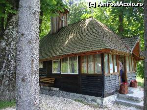 [P60] Lăcașul de cult de pe domeniul Cantacuzino poartă hramul ”Sfântul Mare Mucenic Gheorghe” și este construit din bârne de lemn în stil maramureșean.  » foto by Floryn81
 - 
<span class="allrVoted glyphicon glyphicon-heart hidden" id="av639216"></span>
<a class="m-l-10 hidden" id="sv639216" onclick="voting_Foto_DelVot(,639216,18916)" role="button">șterge vot <span class="glyphicon glyphicon-remove"></span></a>
<a id="v9639216" class=" c-red"  onclick="voting_Foto_SetVot(639216)" role="button"><span class="glyphicon glyphicon-heart-empty"></span> <b>LIKE</b> = Votează poza</a> <img class="hidden"  id="f639216W9" src="/imagini/loader.gif" border="0" /><span class="AjErrMes hidden" id="e639216ErM"></span>