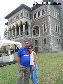 [P01] În fața palatului, așteptând momentul în care îl vom putea vizita.  » foto by pepsi70ro
 - 
<span class="allrVoted glyphicon glyphicon-heart hidden" id="av378965"></span>
<a class="m-l-10 hidden" id="sv378965" onclick="voting_Foto_DelVot(,378965,18916)" role="button">șterge vot <span class="glyphicon glyphicon-remove"></span></a>
<a id="v9378965" class=" c-red"  onclick="voting_Foto_SetVot(378965)" role="button"><span class="glyphicon glyphicon-heart-empty"></span> <b>LIKE</b> = Votează poza</a> <img class="hidden"  id="f378965W9" src="/imagini/loader.gif" border="0" /><span class="AjErrMes hidden" id="e378965ErM"></span>