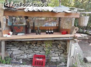 [P05] Magazinul din fața unei grădini, fără vânzător. Îți iei ce vrei și pui banii în oala cu capac roșu din dreapta, pe care scrie 'cash'.  » foto by Aurici
 - 
<span class="allrVoted glyphicon glyphicon-heart hidden" id="av877176"></span>
<a class="m-l-10 hidden" id="sv877176" onclick="voting_Foto_DelVot(,877176,19009)" role="button">șterge vot <span class="glyphicon glyphicon-remove"></span></a>
<a id="v9877176" class=" c-red"  onclick="voting_Foto_SetVot(877176)" role="button"><span class="glyphicon glyphicon-heart-empty"></span> <b>LIKE</b> = Votează poza</a> <img class="hidden"  id="f877176W9" src="/imagini/loader.gif" border="0" /><span class="AjErrMes hidden" id="e877176ErM"></span>