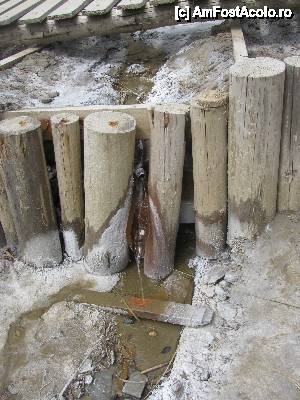 [P14] Apa sarata folosita la gatit, muraturi, conservarea alimentelor (carne, slanina) se capteaza rudimentar, cu un flacon de plastic.  » foto by PPP974273
 - 
<span class="allrVoted glyphicon glyphicon-heart hidden" id="av446174"></span>
<a class="m-l-10 hidden" id="sv446174" onclick="voting_Foto_DelVot(,446174,19028)" role="button">șterge vot <span class="glyphicon glyphicon-remove"></span></a>
<a id="v9446174" class=" c-red"  onclick="voting_Foto_SetVot(446174)" role="button"><span class="glyphicon glyphicon-heart-empty"></span> <b>LIKE</b> = Votează poza</a> <img class="hidden"  id="f446174W9" src="/imagini/loader.gif" border="0" /><span class="AjErrMes hidden" id="e446174ErM"></span>