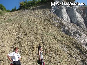 [P18] Nu am avut curaj sa ma apropii prea tare de Ponorul de Sare existand pericolul de a aluneca in palnia lui dar am vazut un mic grup de curajosi care s-au incumetat sa coboare spre baza palniei.  » foto by PPP974273
 - 
<span class="allrVoted glyphicon glyphicon-heart hidden" id="av446186"></span>
<a class="m-l-10 hidden" id="sv446186" onclick="voting_Foto_DelVot(,446186,19028)" role="button">șterge vot <span class="glyphicon glyphicon-remove"></span></a>
<a id="v9446186" class=" c-red"  onclick="voting_Foto_SetVot(446186)" role="button"><span class="glyphicon glyphicon-heart-empty"></span> <b>LIKE</b> = Votează poza</a> <img class="hidden"  id="f446186W9" src="/imagini/loader.gif" border="0" /><span class="AjErrMes hidden" id="e446186ErM"></span>