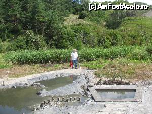 [P25] Este ceva destul de empiric la acest 'strand' cu namol si apa sarata dar exista si beneficii, inafara celor ce tin de sanatate: nu e aglomeratie, peisajul e minunat, pretul modic, inclus in biletul de intrare in rezervatie.  » foto by PPP974273
 - 
<span class="allrVoted glyphicon glyphicon-heart hidden" id="av446200"></span>
<a class="m-l-10 hidden" id="sv446200" onclick="voting_Foto_DelVot(,446200,19028)" role="button">șterge vot <span class="glyphicon glyphicon-remove"></span></a>
<a id="v9446200" class=" c-red"  onclick="voting_Foto_SetVot(446200)" role="button"><span class="glyphicon glyphicon-heart-empty"></span> <b>LIKE</b> = Votează poza</a> <img class="hidden"  id="f446200W9" src="/imagini/loader.gif" border="0" /><span class="AjErrMes hidden" id="e446200ErM"></span>