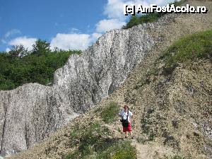 [P28] Creasta de sare si eu, triumfatoare, la capatul Rezervatiei. Urmeaza calatoria de intoarcere.  » foto by PPP974273
 - 
<span class="allrVoted glyphicon glyphicon-heart hidden" id="av446203"></span>
<a class="m-l-10 hidden" id="sv446203" onclick="voting_Foto_DelVot(,446203,19028)" role="button">șterge vot <span class="glyphicon glyphicon-remove"></span></a>
<a id="v9446203" class=" c-red"  onclick="voting_Foto_SetVot(446203)" role="button"><span class="glyphicon glyphicon-heart-empty"></span> <b>LIKE</b> = Votează poza</a> <img class="hidden"  id="f446203W9" src="/imagini/loader.gif" border="0" /><span class="AjErrMes hidden" id="e446203ErM"></span>