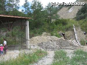 [P07] Langa mina surpata si ingradita se vede in dreapta o intrare inchisa in vechea mina.  » foto by PPP974273
 - 
<span class="allrVoted glyphicon glyphicon-heart hidden" id="av446152"></span>
<a class="m-l-10 hidden" id="sv446152" onclick="voting_Foto_DelVot(,446152,19028)" role="button">șterge vot <span class="glyphicon glyphicon-remove"></span></a>
<a id="v9446152" class=" c-red"  onclick="voting_Foto_SetVot(446152)" role="button"><span class="glyphicon glyphicon-heart-empty"></span> <b>LIKE</b> = Votează poza</a> <img class="hidden"  id="f446152W9" src="/imagini/loader.gif" border="0" /><span class="AjErrMes hidden" id="e446152ErM"></span>