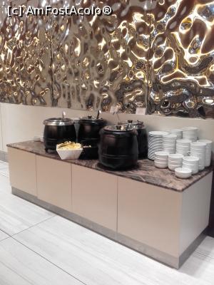 [P11] La restaurant, servirea supelor » foto by Storia
 - 
<span class="allrVoted glyphicon glyphicon-heart hidden" id="av994264"></span>
<a class="m-l-10 hidden" id="sv994264" onclick="voting_Foto_DelVot(,994264,19031)" role="button">șterge vot <span class="glyphicon glyphicon-remove"></span></a>
<a id="v9994264" class=" c-red"  onclick="voting_Foto_SetVot(994264)" role="button"><span class="glyphicon glyphicon-heart-empty"></span> <b>LIKE</b> = Votează poza</a> <img class="hidden"  id="f994264W9" src="/imagini/loader.gif" border="0" /><span class="AjErrMes hidden" id="e994264ErM"></span>