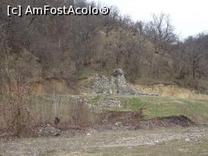 [P02] Ruinele mănăstirii apar pe celălalt mal al râului Vodița.  » foto by tata123 🔱
 - 
<span class="allrVoted glyphicon glyphicon-heart hidden" id="av1070273"></span>
<a class="m-l-10 hidden" id="sv1070273" onclick="voting_Foto_DelVot(,1070273,19048)" role="button">șterge vot <span class="glyphicon glyphicon-remove"></span></a>
<a id="v91070273" class=" c-red"  onclick="voting_Foto_SetVot(1070273)" role="button"><span class="glyphicon glyphicon-heart-empty"></span> <b>LIKE</b> = Votează poza</a> <img class="hidden"  id="f1070273W9" src="/imagini/loader.gif" border="0" /><span class="AjErrMes hidden" id="e1070273ErM"></span>
