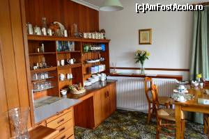 [P10] Elderslie Guest House - bufetul » foto by makuy*
 - 
<span class="allrVoted glyphicon glyphicon-heart hidden" id="av654607"></span>
<a class="m-l-10 hidden" id="sv654607" onclick="voting_Foto_DelVot(,654607,19081)" role="button">șterge vot <span class="glyphicon glyphicon-remove"></span></a>
<a id="v9654607" class=" c-red"  onclick="voting_Foto_SetVot(654607)" role="button"><span class="glyphicon glyphicon-heart-empty"></span> <b>LIKE</b> = Votează poza</a> <img class="hidden"  id="f654607W9" src="/imagini/loader.gif" border="0" /><span class="AjErrMes hidden" id="e654607ErM"></span>