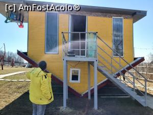 [P06] Intrarea &icirc;n căsuță. &Icirc;n st&acirc;nga se vede totuși dispozitivul de &icirc;nfoliat pantofii » foto by diana2015
 - 
<span class="allrVoted glyphicon glyphicon-heart hidden" id="av1218411"></span>
<a class="m-l-10 hidden" id="sv1218411" onclick="voting_Foto_DelVot(,1218411,19120)" role="button">șterge vot <span class="glyphicon glyphicon-remove"></span></a>
<a id="v91218411" class=" c-red"  onclick="voting_Foto_SetVot(1218411)" role="button"><span class="glyphicon glyphicon-heart-empty"></span> <b>LIKE</b> = Votează poza</a> <img class="hidden"  id="f1218411W9" src="/imagini/loader.gif" border="0" /><span class="AjErrMes hidden" id="e1218411ErM"></span>