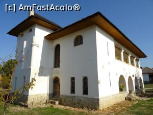 [P20] Casa-culă Gheorghe Tătărescu - Muzeul arhitecturii populare din Gorj – Curtișoara.  » foto by tata123 🔱
 - 
<span class="allrVoted glyphicon glyphicon-heart hidden" id="av1132073"></span>
<a class="m-l-10 hidden" id="sv1132073" onclick="voting_Foto_DelVot(,1132073,19120)" role="button">șterge vot <span class="glyphicon glyphicon-remove"></span></a>
<a id="v91132073" class=" c-red"  onclick="voting_Foto_SetVot(1132073)" role="button"><span class="glyphicon glyphicon-heart-empty"></span> <b>LIKE</b> = Votează poza</a> <img class="hidden"  id="f1132073W9" src="/imagini/loader.gif" border="0" /><span class="AjErrMes hidden" id="e1132073ErM"></span>