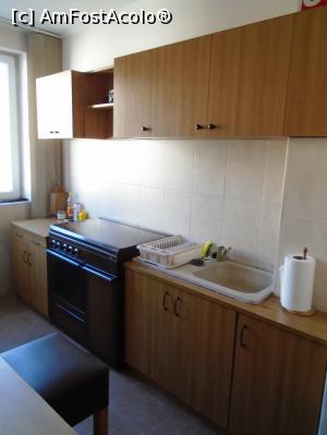 [P08] Central Apartment Oradea: bucătăria.  » foto by Carmen Ion
 - 
<span class="allrVoted glyphicon glyphicon-heart hidden" id="av1117398"></span>
<a class="m-l-10 hidden" id="sv1117398" onclick="voting_Foto_DelVot(,1117398,19143)" role="button">șterge vot <span class="glyphicon glyphicon-remove"></span></a>
<a id="v91117398" class=" c-red"  onclick="voting_Foto_SetVot(1117398)" role="button"><span class="glyphicon glyphicon-heart-empty"></span> <b>LIKE</b> = Votează poza</a> <img class="hidden"  id="f1117398W9" src="/imagini/loader.gif" border="0" /><span class="AjErrMes hidden" id="e1117398ErM"></span>