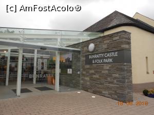 [P01] Bunratty Castle & Folk Park - Centrul de primire a turiștilor.  » foto by iulianic
 - 
<span class="allrVoted glyphicon glyphicon-heart hidden" id="av802941"></span>
<a class="m-l-10 hidden" id="sv802941" onclick="voting_Foto_DelVot(,802941,19173)" role="button">șterge vot <span class="glyphicon glyphicon-remove"></span></a>
<a id="v9802941" class=" c-red"  onclick="voting_Foto_SetVot(802941)" role="button"><span class="glyphicon glyphicon-heart-empty"></span> <b>LIKE</b> = Votează poza</a> <img class="hidden"  id="f802941W9" src="/imagini/loader.gif" border="0" /><span class="AjErrMes hidden" id="e802941ErM"></span>