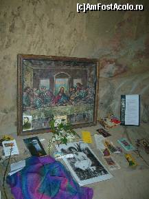 [P20] Sinca Veche - Templul Ursitelor - iconite si alte obiecte in templu » foto by magdalena
 - 
<span class="allrVoted glyphicon glyphicon-heart hidden" id="av215769"></span>
<a class="m-l-10 hidden" id="sv215769" onclick="voting_Foto_DelVot(,215769,19238)" role="button">șterge vot <span class="glyphicon glyphicon-remove"></span></a>
<a id="v9215769" class=" c-red"  onclick="voting_Foto_SetVot(215769)" role="button"><span class="glyphicon glyphicon-heart-empty"></span> <b>LIKE</b> = Votează poza</a> <img class="hidden"  id="f215769W9" src="/imagini/loader.gif" border="0" /><span class="AjErrMes hidden" id="e215769ErM"></span>