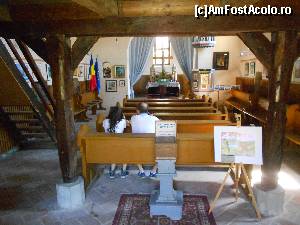 [P18] Interiorul capelei--cateva banci de lemn, altarul deschis si... tricolorul » foto by sed
 - 
<span class="allrVoted glyphicon glyphicon-heart hidden" id="av662356"></span>
<a class="m-l-10 hidden" id="sv662356" onclick="voting_Foto_DelVot(,662356,19242)" role="button">șterge vot <span class="glyphicon glyphicon-remove"></span></a>
<a id="v9662356" class=" c-red"  onclick="voting_Foto_SetVot(662356)" role="button"><span class="glyphicon glyphicon-heart-empty"></span> <b>LIKE</b> = Votează poza</a> <img class="hidden"  id="f662356W9" src="/imagini/loader.gif" border="0" /><span class="AjErrMes hidden" id="e662356ErM"></span>