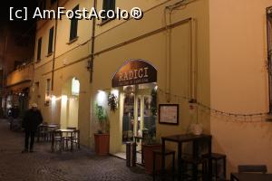 [P16] Ravenna, Radici, Cucina e Cantina, (Rădăcini, Bucătărie și Cramă), Câteva mese în fața intrării din Via Mentana, 23 » foto by mprofeanu
 - 
<span class="allrVoted glyphicon glyphicon-heart hidden" id="av1344455"></span>
<a class="m-l-10 hidden" id="sv1344455" onclick="voting_Foto_DelVot(,1344455,19245)" role="button">șterge vot <span class="glyphicon glyphicon-remove"></span></a>
<a id="v91344455" class=" c-red"  onclick="voting_Foto_SetVot(1344455)" role="button"><span class="glyphicon glyphicon-heart-empty"></span> <b>LIKE</b> = Votează poza</a> <img class="hidden"  id="f1344455W9" src="/imagini/loader.gif" border="0" /><span class="AjErrMes hidden" id="e1344455ErM"></span>