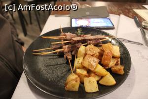 [P22] Ravenna, Radici, Cucina e Cantina, Frigărui de oaie cu cartofi copți » foto by mprofeanu
 - 
<span class="allrVoted glyphicon glyphicon-heart hidden" id="av1344461"></span>
<a class="m-l-10 hidden" id="sv1344461" onclick="voting_Foto_DelVot(,1344461,19245)" role="button">șterge vot <span class="glyphicon glyphicon-remove"></span></a>
<a id="v91344461" class=" c-red"  onclick="voting_Foto_SetVot(1344461)" role="button"><span class="glyphicon glyphicon-heart-empty"></span> <b>LIKE</b> = Votează poza</a> <img class="hidden"  id="f1344461W9" src="/imagini/loader.gif" border="0" /><span class="AjErrMes hidden" id="e1344461ErM"></span>