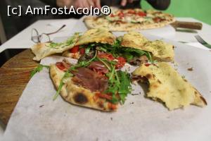 [P07] Ravenna, Pizzeria Dal Gladiatore, Puccia Armoniosa cu mozzarella de bivoliță, se văd șuncă, ciuperci, roșii și frunze de rucola » foto by mprofeanu
 - 
<span class="allrVoted glyphicon glyphicon-heart hidden" id="av1344446"></span>
<a class="m-l-10 hidden" id="sv1344446" onclick="voting_Foto_DelVot(,1344446,19245)" role="button">șterge vot <span class="glyphicon glyphicon-remove"></span></a>
<a id="v91344446" class=" c-red"  onclick="voting_Foto_SetVot(1344446)" role="button"><span class="glyphicon glyphicon-heart-empty"></span> <b>LIKE</b> = Votează poza</a> <img class="hidden"  id="f1344446W9" src="/imagini/loader.gif" border="0" /><span class="AjErrMes hidden" id="e1344446ErM"></span>