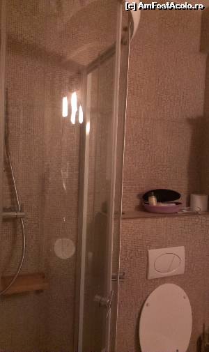 [P21] Pensiunea Casa Burgheză - prin baie » foto by sunflower
 - 
<span class="allrVoted glyphicon glyphicon-heart hidden" id="av663901"></span>
<a class="m-l-10 hidden" id="sv663901" onclick="voting_Foto_DelVot(,663901,19261)" role="button">șterge vot <span class="glyphicon glyphicon-remove"></span></a>
<a id="v9663901" class=" c-red"  onclick="voting_Foto_SetVot(663901)" role="button"><span class="glyphicon glyphicon-heart-empty"></span> <b>LIKE</b> = Votează poza</a> <img class="hidden"  id="f663901W9" src="/imagini/loader.gif" border="0" /><span class="AjErrMes hidden" id="e663901ErM"></span>