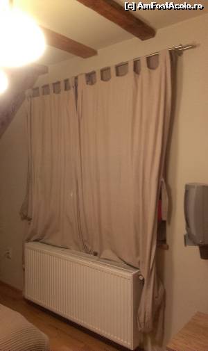 [P07] Pensiunea Casa Burgheză - caloriferul duduie, iar draperiile prelungesc semiobscuritatea diminetii friguroase » foto by sunflower
 - 
<span class="allrVoted glyphicon glyphicon-heart hidden" id="av663887"></span>
<a class="m-l-10 hidden" id="sv663887" onclick="voting_Foto_DelVot(,663887,19261)" role="button">șterge vot <span class="glyphicon glyphicon-remove"></span></a>
<a id="v9663887" class=" c-red"  onclick="voting_Foto_SetVot(663887)" role="button"><span class="glyphicon glyphicon-heart-empty"></span> <b>LIKE</b> = Votează poza</a> <img class="hidden"  id="f663887W9" src="/imagini/loader.gif" border="0" /><span class="AjErrMes hidden" id="e663887ErM"></span>