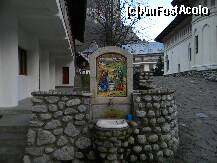 [P06] Mănăstirea Râmeţ - în curtea mănăstirii, apă potabilă. » foto by creivean
 - 
<span class="allrVoted glyphicon glyphicon-heart hidden" id="av173239"></span>
<a class="m-l-10 hidden" id="sv173239" onclick="voting_Foto_DelVot(,173239,19281)" role="button">șterge vot <span class="glyphicon glyphicon-remove"></span></a>
<a id="v9173239" class=" c-red"  onclick="voting_Foto_SetVot(173239)" role="button"><span class="glyphicon glyphicon-heart-empty"></span> <b>LIKE</b> = Votează poza</a> <img class="hidden"  id="f173239W9" src="/imagini/loader.gif" border="0" /><span class="AjErrMes hidden" id="e173239ErM"></span>