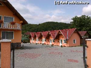 [P02] Pensiunea Casa Flamingo din Sovata oferă cazare și prin cele 5 căsuțe amplasate în curtea spațioasă.  » foto by corneliam
 - 
<span class="allrVoted glyphicon glyphicon-heart hidden" id="av665891"></span>
<a class="m-l-10 hidden" id="sv665891" onclick="voting_Foto_DelVot(,665891,19290)" role="button">șterge vot <span class="glyphicon glyphicon-remove"></span></a>
<a id="v9665891" class=" c-red"  onclick="voting_Foto_SetVot(665891)" role="button"><span class="glyphicon glyphicon-heart-empty"></span> <b>LIKE</b> = Votează poza</a> <img class="hidden"  id="f665891W9" src="/imagini/loader.gif" border="0" /><span class="AjErrMes hidden" id="e665891ErM"></span>
