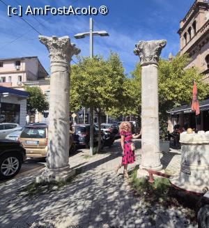 [P27] Partea inferioara a bulevardului Epidamn pastreaza, de asemenea, 2 coloane corintice din epoca bizantina pe trotuarul din dreapta, aproape de zona portului. » foto by geani anto
 - 
<span class="allrVoted glyphicon glyphicon-heart hidden" id="av1530842"></span>
<a class="m-l-10 hidden" id="sv1530842" onclick="voting_Foto_DelVot(,1530842,19306)" role="button">șterge vot <span class="glyphicon glyphicon-remove"></span></a>
<a id="v91530842" class=" c-red"  onclick="voting_Foto_SetVot(1530842)" role="button"><span class="glyphicon glyphicon-heart-empty"></span> <b>LIKE</b> = Votează poza</a> <img class="hidden"  id="f1530842W9" src="/imagini/loader.gif" border="0" /><span class="AjErrMes hidden" id="e1530842ErM"></span>