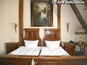 [P01] pat twin am Ring Sibiu » foto by christian
 - 
<span class="allrVoted glyphicon glyphicon-heart hidden" id="av666841"></span>
<a class="m-l-10 hidden" id="sv666841" onclick="voting_Foto_DelVot(,666841,19307)" role="button">șterge vot <span class="glyphicon glyphicon-remove"></span></a>
<a id="v9666841" class=" c-red"  onclick="voting_Foto_SetVot(666841)" role="button"><span class="glyphicon glyphicon-heart-empty"></span> <b>LIKE</b> = Votează poza</a> <img class="hidden"  id="f666841W9" src="/imagini/loader.gif" border="0" /><span class="AjErrMes hidden" id="e666841ErM"></span>