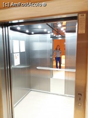 [P18] Lotus Therm Hotel - liftul » foto by Dragoș_MD
 - 
<span class="allrVoted glyphicon glyphicon-heart hidden" id="av1043205"></span>
<a class="m-l-10 hidden" id="sv1043205" onclick="voting_Foto_DelVot(,1043205,19310)" role="button">șterge vot <span class="glyphicon glyphicon-remove"></span></a>
<a id="v91043205" class=" c-red"  onclick="voting_Foto_SetVot(1043205)" role="button"><span class="glyphicon glyphicon-heart-empty"></span> <b>LIKE</b> = Votează poza</a> <img class="hidden"  id="f1043205W9" src="/imagini/loader.gif" border="0" /><span class="AjErrMes hidden" id="e1043205ErM"></span>