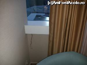 [P02] Camera 110 - Suveniruri de la hotel - Au uitat sa ia si alimentatorul de sub pervaz.  » foto by gabdanz
 - 
<span class="allrVoted glyphicon glyphicon-heart hidden" id="av704092"></span>
<a class="m-l-10 hidden" id="sv704092" onclick="voting_Foto_DelVot(,704092,19310)" role="button">șterge vot <span class="glyphicon glyphicon-remove"></span></a>
<a id="v9704092" class=" c-red"  onclick="voting_Foto_SetVot(704092)" role="button"><span class="glyphicon glyphicon-heart-empty"></span> <b>LIKE</b> = Votează poza</a> <img class="hidden"  id="f704092W9" src="/imagini/loader.gif" border="0" /><span class="AjErrMes hidden" id="e704092ErM"></span>