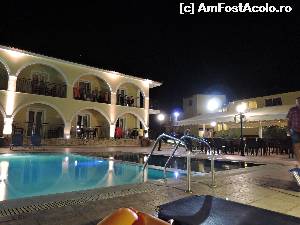 [P11] Varres hotel, piscina » foto by dccta
 - 
<span class="allrVoted glyphicon glyphicon-heart hidden" id="av670241"></span>
<a class="m-l-10 hidden" id="sv670241" onclick="voting_Foto_DelVot(,670241,19340)" role="button">șterge vot <span class="glyphicon glyphicon-remove"></span></a>
<a id="v9670241" class=" c-red"  onclick="voting_Foto_SetVot(670241)" role="button"><span class="glyphicon glyphicon-heart-empty"></span> <b>LIKE</b> = Votează poza</a> <img class="hidden"  id="f670241W9" src="/imagini/loader.gif" border="0" /><span class="AjErrMes hidden" id="e670241ErM"></span>