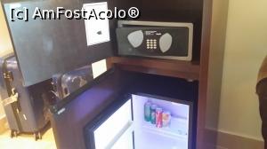 [P16] Radisson Blu Tala Bay - seiful şi minibarul » foto by nicole33
 - 
<span class="allrVoted glyphicon glyphicon-heart hidden" id="av933486"></span>
<a class="m-l-10 hidden" id="sv933486" onclick="voting_Foto_DelVot(,933486,19353)" role="button">șterge vot <span class="glyphicon glyphicon-remove"></span></a>
<a id="v9933486" class=" c-red"  onclick="voting_Foto_SetVot(933486)" role="button"><span class="glyphicon glyphicon-heart-empty"></span> <b>LIKE</b> = Votează poza</a> <img class="hidden"  id="f933486W9" src="/imagini/loader.gif" border="0" /><span class="AjErrMes hidden" id="e933486ErM"></span>