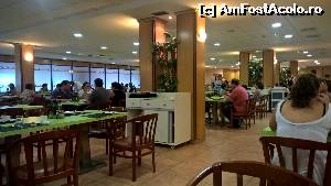 [P31] Sala de mese. Cu toate că mesele erau destul de aerisite se simțea un pic de hărmălaie » foto by Dabator
 - 
<span class="allrVoted glyphicon glyphicon-heart hidden" id="av672835"></span>
<a class="m-l-10 hidden" id="sv672835" onclick="voting_Foto_DelVot(,672835,19381)" role="button">șterge vot <span class="glyphicon glyphicon-remove"></span></a>
<a id="v9672835" class=" c-red"  onclick="voting_Foto_SetVot(672835)" role="button"><span class="glyphicon glyphicon-heart-empty"></span> <b>LIKE</b> = Votează poza</a> <img class="hidden"  id="f672835W9" src="/imagini/loader.gif" border="0" /><span class="AjErrMes hidden" id="e672835ErM"></span>