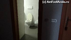 [P20] In stanga intrarea in baie. In dreapta usa de la intarea in apartament » foto by Camelia19
 - 
<span class="allrVoted glyphicon glyphicon-heart hidden" id="av672881"></span>
<a class="m-l-10 hidden" id="sv672881" onclick="voting_Foto_DelVot(,672881,19383)" role="button">șterge vot <span class="glyphicon glyphicon-remove"></span></a>
<a id="v9672881" class=" c-red"  onclick="voting_Foto_SetVot(672881)" role="button"><span class="glyphicon glyphicon-heart-empty"></span> <b>LIKE</b> = Votează poza</a> <img class="hidden"  id="f672881W9" src="/imagini/loader.gif" border="0" /><span class="AjErrMes hidden" id="e672881ErM"></span>