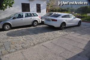 [P13] intre bungaloul nostru si cel al vecinilor era loc de parcare pentru 4 masini, dar 2 locuri le-au revendicat niste rusi nesuferiti care parcau masini de inchiriat » foto by alunelu69
 - 
<span class="allrVoted glyphicon glyphicon-heart hidden" id="av674217"></span>
<a class="m-l-10 hidden" id="sv674217" onclick="voting_Foto_DelVot(,674217,19404)" role="button">șterge vot <span class="glyphicon glyphicon-remove"></span></a>
<a id="v9674217" class=" c-red"  onclick="voting_Foto_SetVot(674217)" role="button"><span class="glyphicon glyphicon-heart-empty"></span> <b>LIKE</b> = Votează poza</a> <img class="hidden"  id="f674217W9" src="/imagini/loader.gif" border="0" /><span class="AjErrMes hidden" id="e674217ErM"></span>