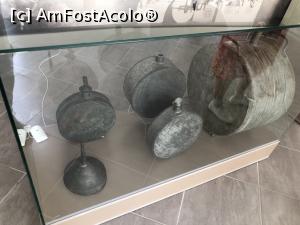 [P24] Kazanlâk - Muzeul trandafirilor - diverse recipiente » foto by mishu
 - 
<span class="allrVoted glyphicon glyphicon-heart hidden" id="av1304166"></span>
<a class="m-l-10 hidden" id="sv1304166" onclick="voting_Foto_DelVot(,1304166,19408)" role="button">șterge vot <span class="glyphicon glyphicon-remove"></span></a>
<a id="v91304166" class=" c-red"  onclick="voting_Foto_SetVot(1304166)" role="button"><span class="glyphicon glyphicon-heart-empty"></span> <b>LIKE</b> = Votează poza</a> <img class="hidden"  id="f1304166W9" src="/imagini/loader.gif" border="0" /><span class="AjErrMes hidden" id="e1304166ErM"></span>