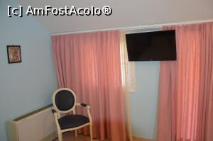 [P18] Televizorul din interiorul apartamentului de la Hotelul Elena din oraşul-staţiune Parga, Grecia.  » foto by traian.leuca †
 - 
<span class="allrVoted glyphicon glyphicon-heart hidden" id="av1067328"></span>
<a class="m-l-10 hidden" id="sv1067328" onclick="voting_Foto_DelVot(,1067328,19421)" role="button">șterge vot <span class="glyphicon glyphicon-remove"></span></a>
<a id="v91067328" class=" c-red"  onclick="voting_Foto_SetVot(1067328)" role="button"><span class="glyphicon glyphicon-heart-empty"></span> <b>LIKE</b> = Votează poza</a> <img class="hidden"  id="f1067328W9" src="/imagini/loader.gif" border="0" /><span class="AjErrMes hidden" id="e1067328ErM"></span>