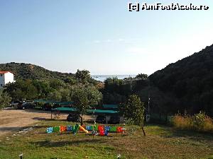 [P01] Platania House. Vedere spre curte, parcare și mare din balcon etaj. 1 » foto by ebirsan
 - 
<span class="allrVoted glyphicon glyphicon-heart hidden" id="av675681"></span>
<a class="m-l-10 hidden" id="sv675681" onclick="voting_Foto_DelVot(,675681,19423)" role="button">șterge vot <span class="glyphicon glyphicon-remove"></span></a>
<a id="v9675681" class=" c-red"  onclick="voting_Foto_SetVot(675681)" role="button"><span class="glyphicon glyphicon-heart-empty"></span> <b>LIKE</b> = Votează poza</a> <img class="hidden"  id="f675681W9" src="/imagini/loader.gif" border="0" /><span class="AjErrMes hidden" id="e675681ErM"></span>