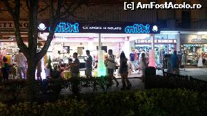 [P13] Gelaterie... un amore di gelato » foto by oaspetele
 - 
<span class="allrVoted glyphicon glyphicon-heart hidden" id="av675824"></span>
<a class="m-l-10 hidden" id="sv675824" onclick="voting_Foto_DelVot(,675824,19425)" role="button">șterge vot <span class="glyphicon glyphicon-remove"></span></a>
<a id="v9675824" class=" c-red"  onclick="voting_Foto_SetVot(675824)" role="button"><span class="glyphicon glyphicon-heart-empty"></span> <b>LIKE</b> = Votează poza</a> <img class="hidden"  id="f675824W9" src="/imagini/loader.gif" border="0" /><span class="AjErrMes hidden" id="e675824ErM"></span>