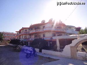 [P01] Villa George... sub o rază de soare.  » foto by maryka
 - 
<span class="allrVoted glyphicon glyphicon-heart hidden" id="av676347"></span>
<a class="m-l-10 hidden" id="sv676347" onclick="voting_Foto_DelVot(,676347,19435)" role="button">șterge vot <span class="glyphicon glyphicon-remove"></span></a>
<a id="v9676347" class=" c-red"  onclick="voting_Foto_SetVot(676347)" role="button"><span class="glyphicon glyphicon-heart-empty"></span> <b>LIKE</b> = Votează poza</a> <img class="hidden"  id="f676347W9" src="/imagini/loader.gif" border="0" /><span class="AjErrMes hidden" id="e676347ErM"></span>